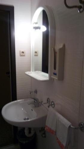 Hotel Violetta ปาร์มา ภายนอก รูปภาพ