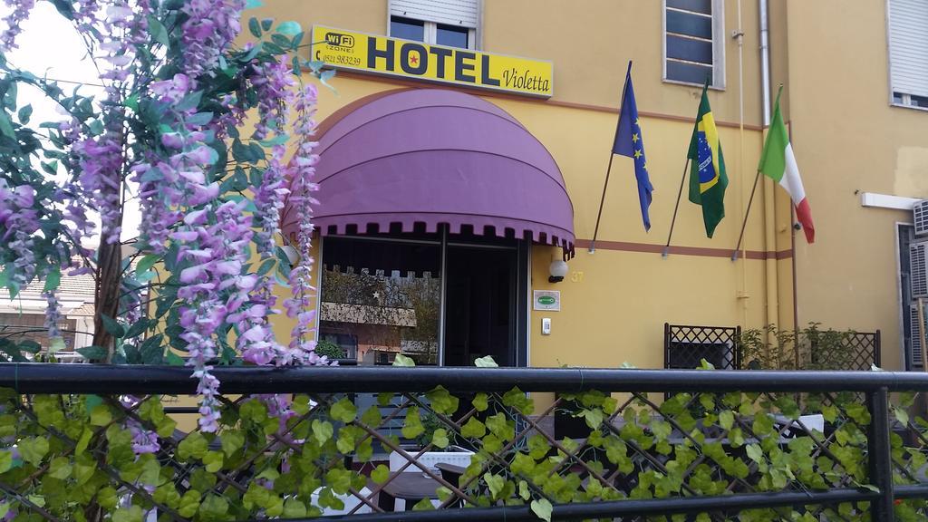 Hotel Violetta ปาร์มา ภายนอก รูปภาพ