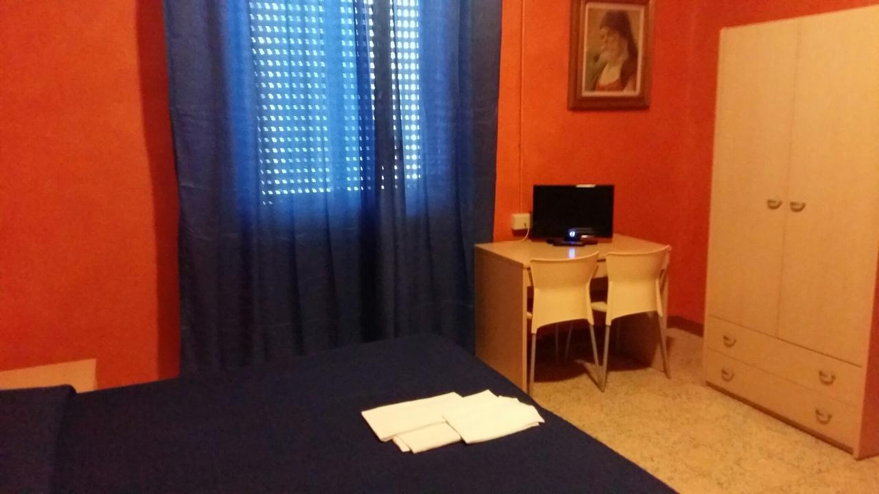 Hotel Violetta ปาร์มา ภายนอก รูปภาพ